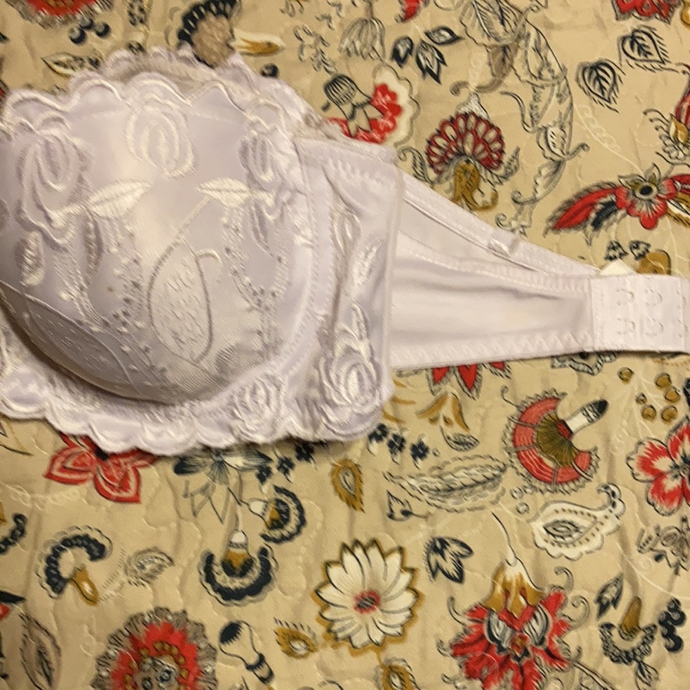 Bras - Picture 2 of 7